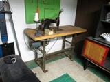 VINTAGE INDUSTRIAL SEWING MACHINE