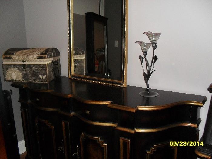 Buffet with mirror 