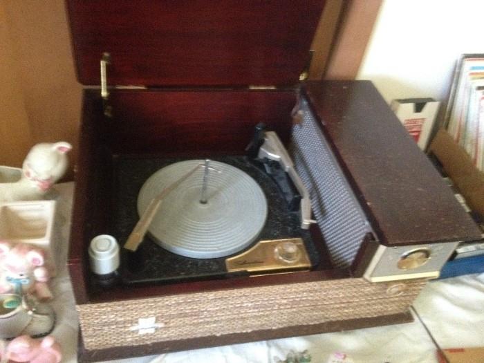 Vintage record player/radio Works!