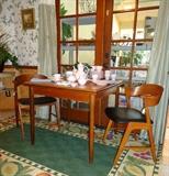 Dansk Teak Dining Table with pull-out leaves: 4 chairs