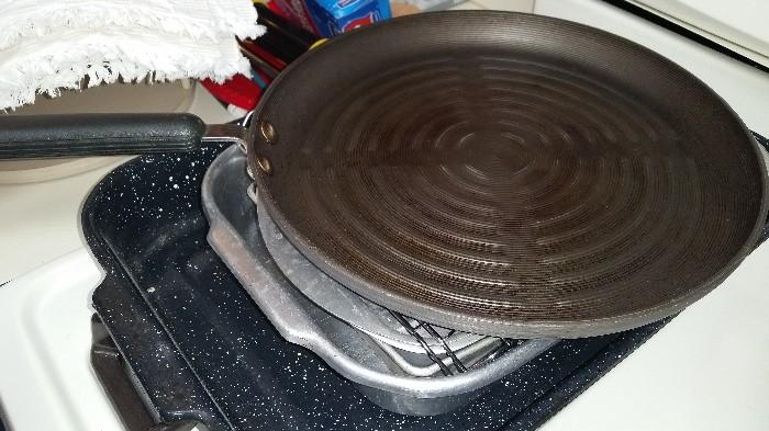 Raised Flat Iron Skillet, Aluminum Bake Pans, Enamel-ware Roaster