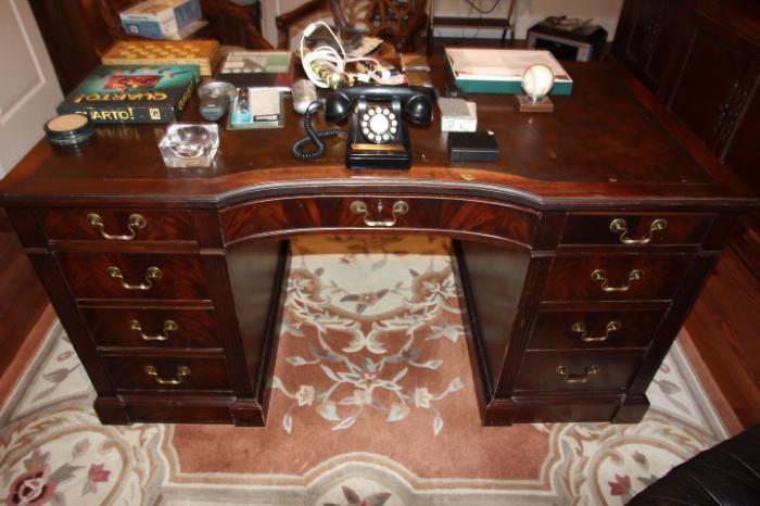 Hekman partner's desk