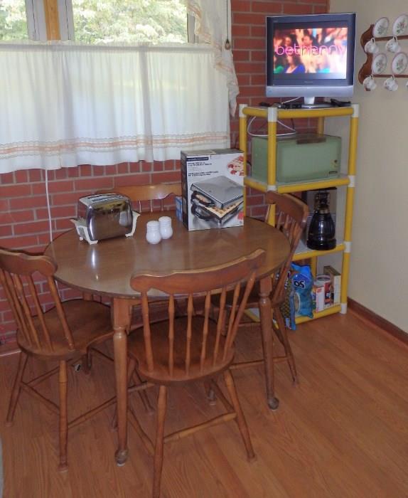 Kitchen Dinette Table  has 2 leaves.  Flat screen tv.