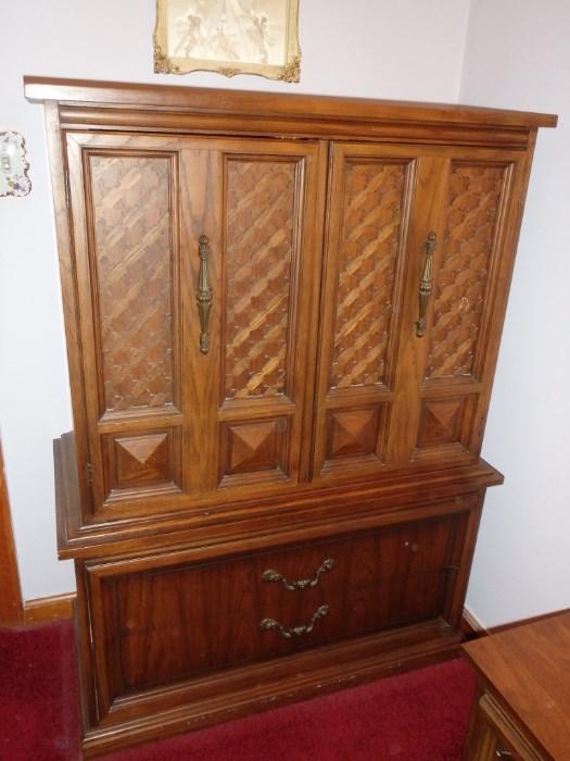 Armoire - Chest of Drawers
