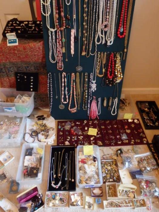 Beads (Pop Beads), Earrings, Necklaces, Parts, Rings, Bracelets, etc.