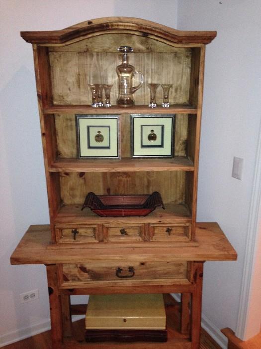 Beautiful display curio in like new condition