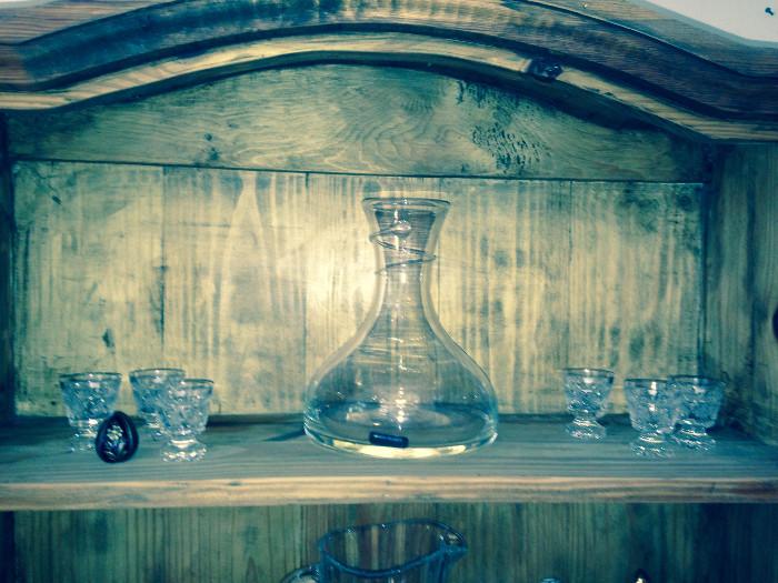 Stunning Simon Pearce crystal decanter and cut glass cordial glasses