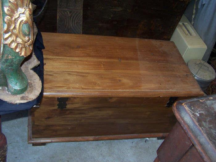 WOOD COFFER CHEST