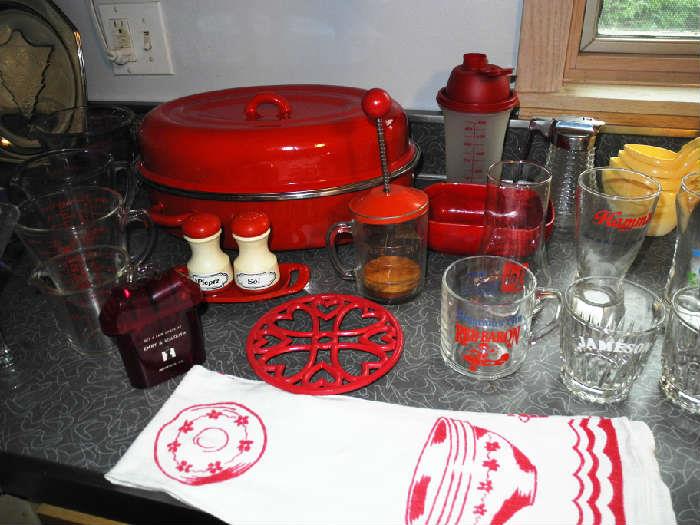 Red theme going on here in the kitchen!