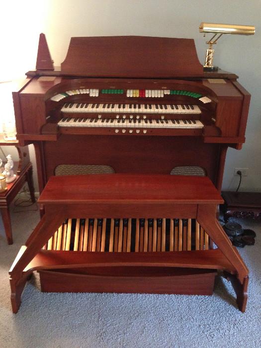 Mahogany Organ w/bench 