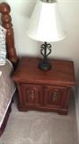 2nd Nightstand w/lamp