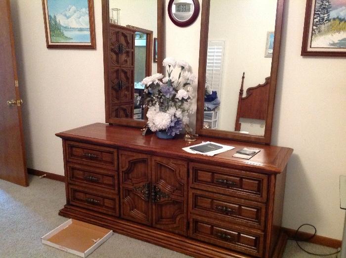 Dresser with dual mirrors, master bedroom