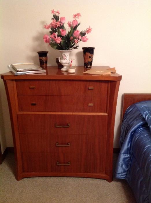Mid century bedroom set, chest of drawers