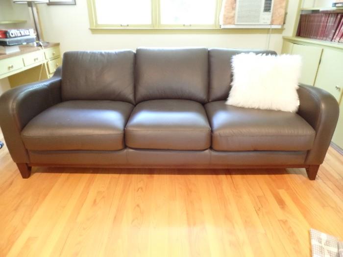 CRATE & BARREL Leather sofa