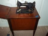 ANTIQUE SINGER MACHINE