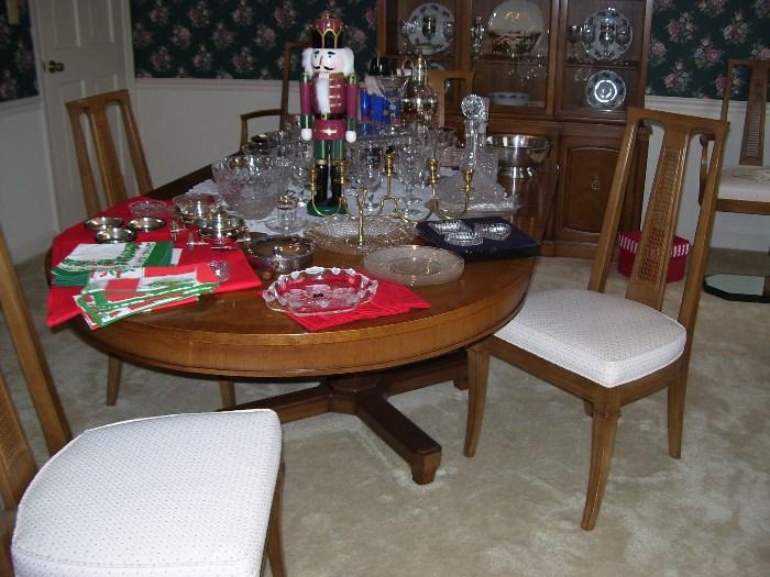 Drexel dining table with four side chairs and two armchairs