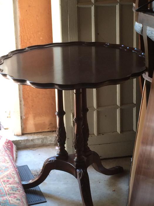 Oval Pie Crust Table with 3 Footed Legs