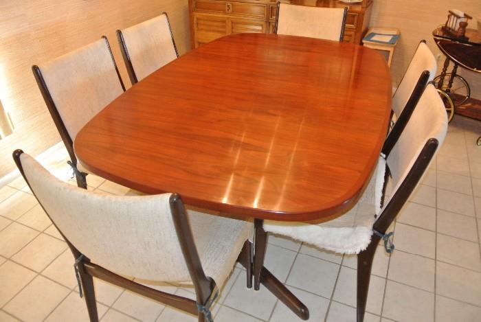 Mint Condition, Danish Rosewood Dining Room Table made by Dyrlund