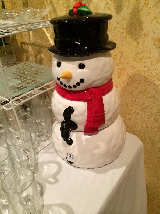            Darling snowman beverage dispenser