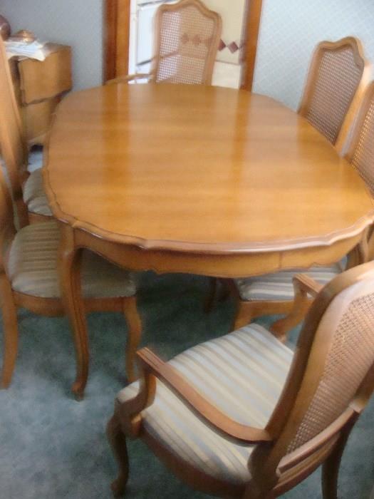 Antique Thomasville Dining Room Set Table/6 Chairs/2 Leafs and Cover