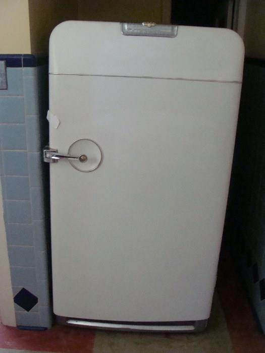 Vintage Fridgedaire Refrigerator
