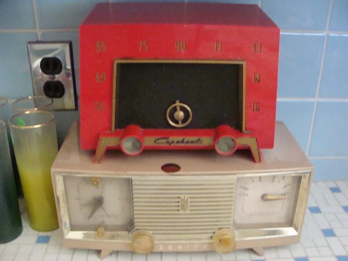 Antique Radios - CAPAHART Model #T-522    Zenith Model # 3516-L