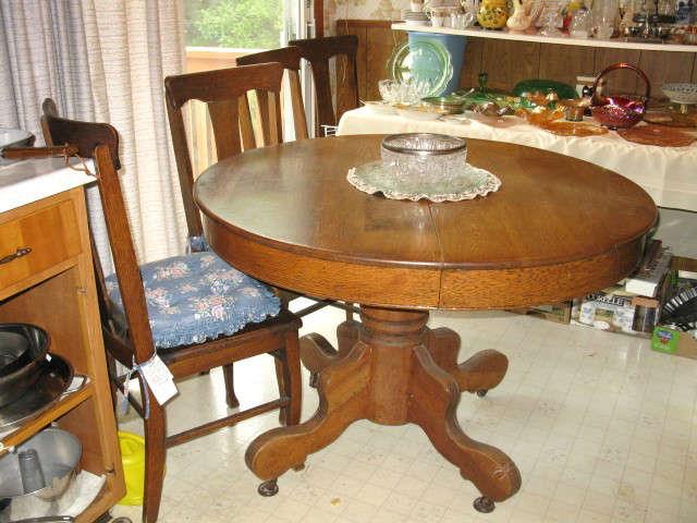 42" Round oak table and 4 matching oak chairs
