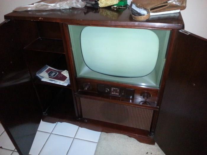 1953 Packard Bell Stereo/TV Console. Very Nice Condition. VINTAGE. Works well. Great sound,