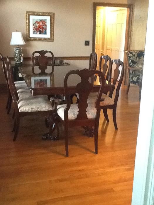 Thomasville Banquet Size Dining Room Suit with 2 Leaves, Table Pads and 8 Chairs!