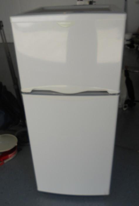Small Frigidaire Fridge and Freezer--very clean