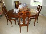 Oval Dining Room Table and 4 of 6 matching chairs by Drexel (2 Additional Leaves)