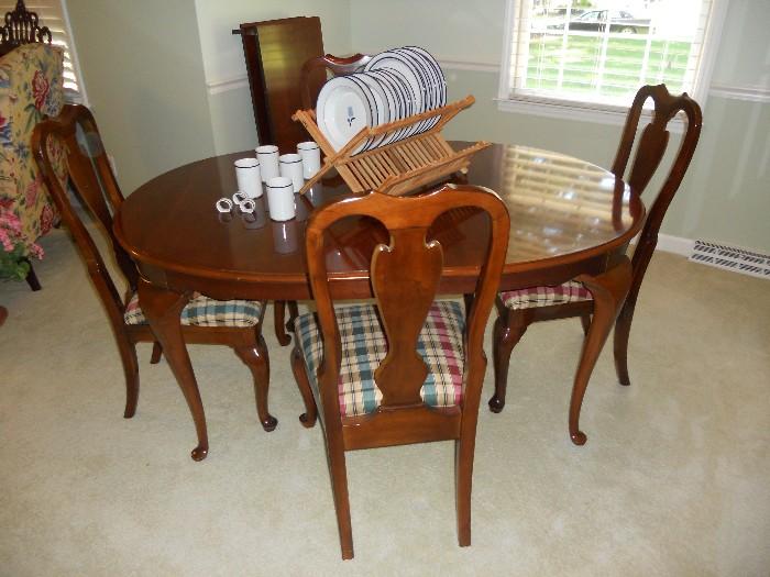 Oval Dining Room Table and 4 of 6 matching chairs by Drexel (2 Additional Leaves)