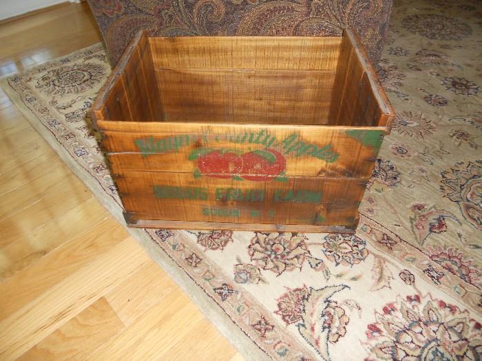 Very nice apple crate--graphics in great condition