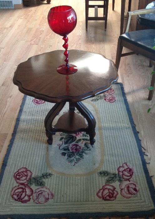 Vintage Thomasville end table.  Hand made antique rug