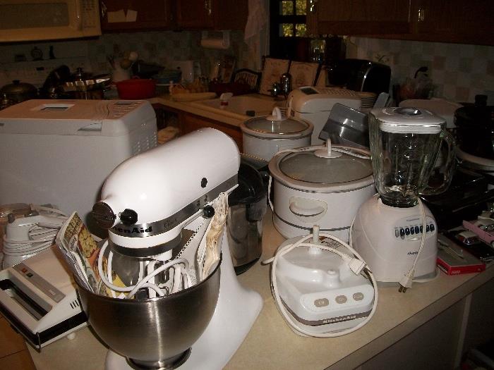 PACKED KITCHEN WITH QUALITY EQUIP.