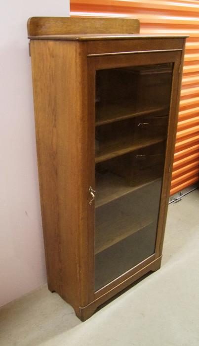 C/1910 Oak single door bookcase 