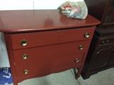 Perfect little chest of drawers...can be brought up to date with some snazzy pulls and an updated color!!! 