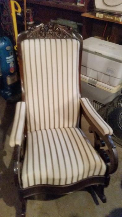 BEAUTIFUL FABRIC COVERED ROCKING CHAIR.VINTAGE FURNITURE