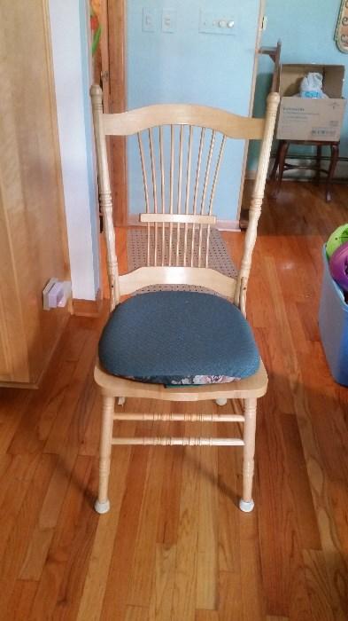 4 WOOD KITCHEN CHAIRS, SPINDLE BACK