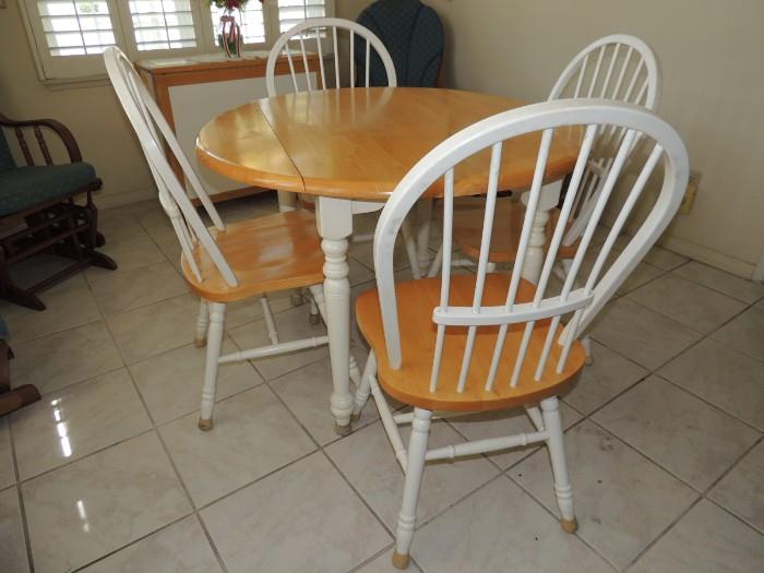 Round Drop leaf table w/ 4 Chairs