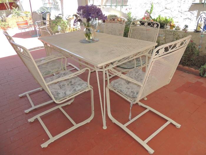 Vintage,  LIKE NEW, Patio Table w/ 6 Bouncy Chairs