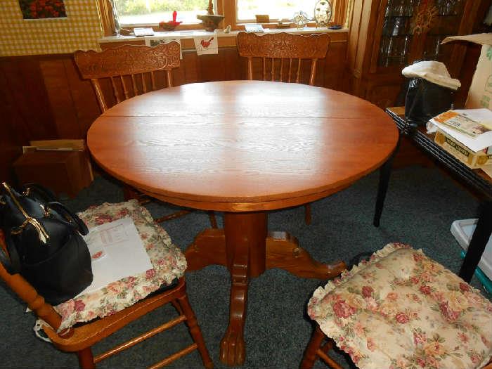 Oak dinette with 4 chairs