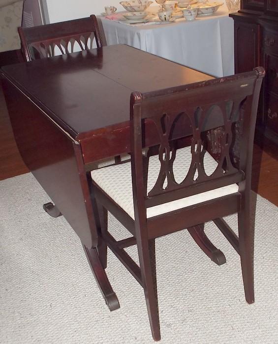 ANTIQUE DUNCAN PHYFE DROP LEAF MAHOGANY TABLE AND CHAIRS