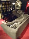 IMMACULATE SOFA AND LOVESEAT SET
