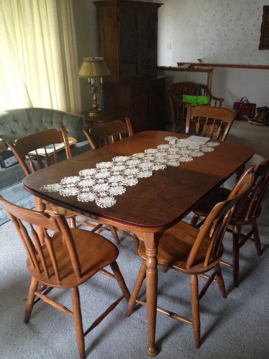 Ethan Allen table with 6 chairs, 4 leaves, and velvet table pad. Expands to 36" by 109".