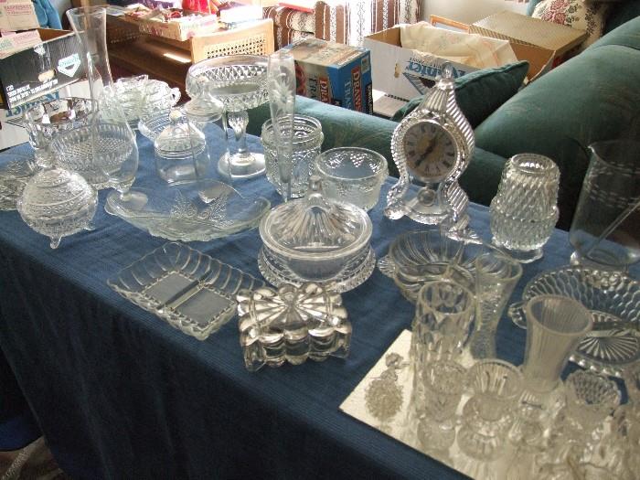 ASSORTED GLASS AND CRYSTAL COLLECTION