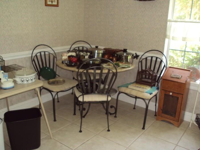 NICE KITCHEN OR PATIO TABLE AND 4 CHAIRS