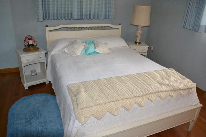 Vintage White Bedroom Suite (nightstands, head and footboard, Mirrored dresser, Vintage Ceramic Lamps