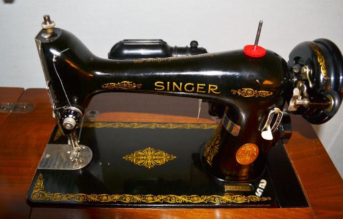 1949 Singer Sewing Machine