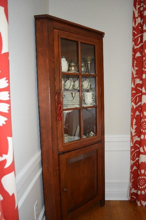 corner cabinet, great condition
